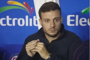 La era de Martin Anselmi en el FC Porto parece acercarse a su final. A falta de tres fechas para concluir la Liga NOS, el entrenador argentino ha quedado sin posibilidades de pelear por el título y fuera de la clasificación a la Liga de Campeones, comprometiendo seriamente su futuro en el club portugués.