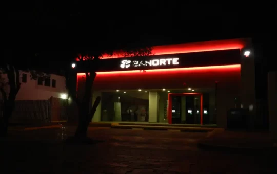 En el Monterrey de finales del siglo XIX, un grupo de empresarios visionarios se unió con un objetivo claro: crear una institución financiera sólida que impulsara el crecimiento económico de la región, así nació Banorte, una historia de audacia y compromiso que ha marcado profundamente el sistema bancario mexicano.