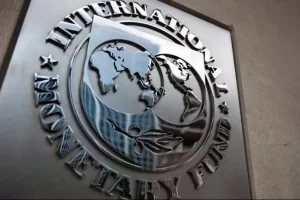 En su actualización de las Perspectivas de la Economía Mundial, el FMI recortó sus previsiones para diversas naciones, destacando el caso de México, al que le anticipa una contracción del 0.3% en su Producto Interno Bruto (PIB) en 2025.