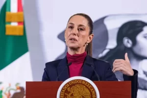 La Presidenta Claudia Sheinbaum lanzó este lunes una dura crítica contra la Coordinadora Nacional de Trabajadores de la Educación (CNTE), a la que acusó de actuar de manera antidemocrática, afectar a la ciudadanía y poner en riesgo la jornada electoral del próximo 1 de junio con sus llamados a boicotear la elección judicial.