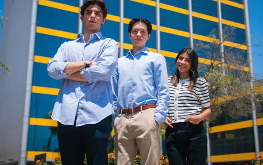 Con liderazgo, visión estratégica y un sólido enfoque académico, tres estudiantes de la Facultad de Economía de la Universidad Autónoma de Nuevo León, se alzaron con el primer lugar en el Programa Interuniversitario de Finanzas Públicas y Desarrollo Profesional, convocado por Banorte a nivel nacional.