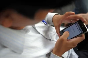 En los últimos días, usuarios han reportado la reaparición de un fraude bancario que utiliza como anzuelo un supuesto programa de recompensas llamado “Puntos Suerte Banorte”. Este mensaje, que llega vía SMS, felicita al receptor e invita a reclamar una recompensa mediante un enlace, el cual en realidad busca robar datos personales y bancarios.