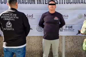 Jesús Guzmán Castro, alias “Chuy” o “Narizón”, presunto operador del Cártel de Sinaloa, fue detenido este lunes en Culiacán por elementos de la Marina y la Fiscalía General de la República (FGR), en coordinación con el Gabinete de Seguridad.