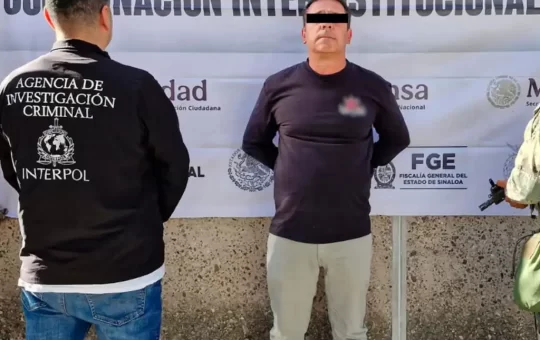 Jesús Guzmán Castro, alias “Chuy” o “Narizón”, presunto operador del Cártel de Sinaloa, fue detenido este lunes en Culiacán por elementos de la Marina y la Fiscalía General de la República (FGR), en coordinación con el Gabinete de Seguridad.