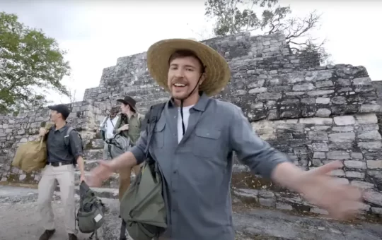 El Instituto Nacional de Antropología e Historia (INAH) interpuso una demanda administrativa contra Full Circle Media, empresa representante del popular youtuber estadounidense James Donaldson, conocido como MrBeast, por incumplir los términos de los permisos otorgados para la grabación del video titulado “Sobreviví 100 horas dentro de un templo antiguo”, publicado el pasado 10 de mayo.