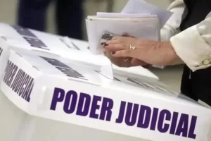 La Comisión de Quejas y Denuncias del Instituto Nacional Electoral (INE) ordenó la suspensión inmediata del reparto y difusión de “acordeones” que sugieren el sentido del voto en el proceso extraordinario para elegir personas juzgadoras del Poder Judicial de la Federación 2024-2025.