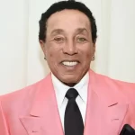 Smokey Robinson demanda por 500 millones a ex empleadas que lo acusan de abuso sexual