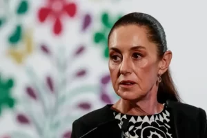 La presidenta Claudia Sheinbaum solicitó este viernes una investigación sobre la posible utilización de estructuras gubernamentales en la organización de acarreos y distribución de “acordeones” durante el proceso electoral interno del Poder Judicial.