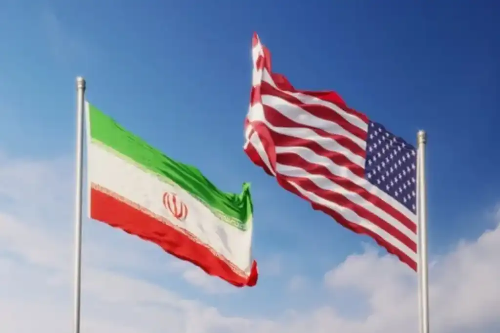 Irán lanzó este lunes misiles contra la base aérea Al-Udeid en Qatar, que alberga a tropas estadounidenses. La ofensiva, anunciada con música marcial en la televisión estatal iraní, fue descrita como "una respuesta poderosa y exitosa" a recientes ataques de Estados Unidos contra instalaciones nucleares iraníes.