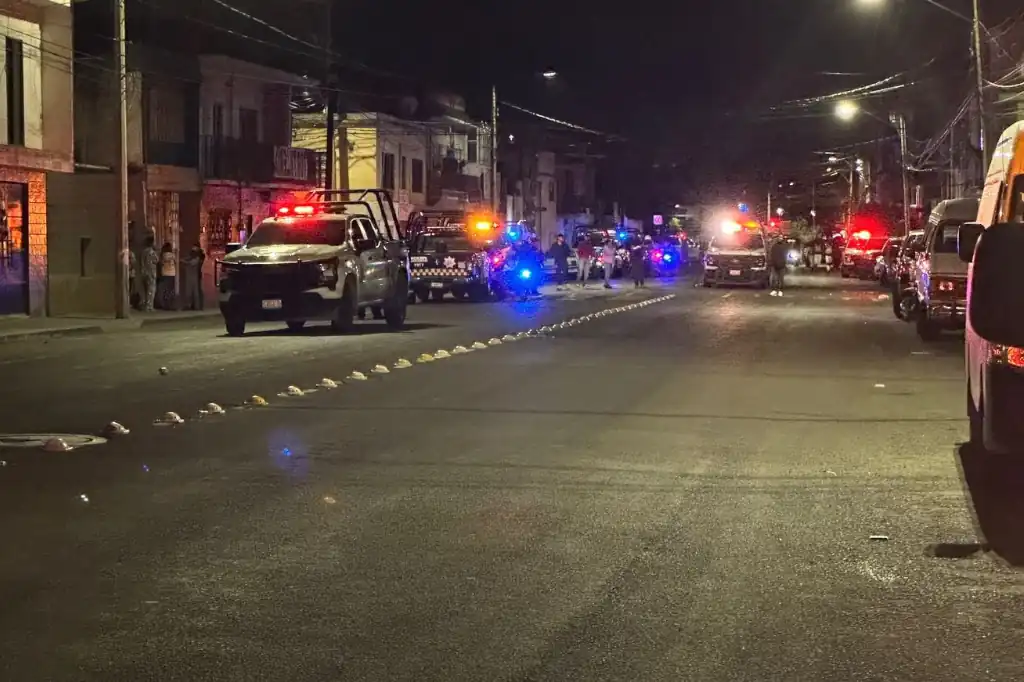 Una fiesta en honor a San Juan terminó en tragedia la noche del martes, cuando un grupo armado atacó a balazos a los asistentes en un domicilio de la Colonia Barrio Nuevo, en Irapuato, Guanajuato, el saldo de la masacre es de 10 personas muertas y al menos 12 más heridas.