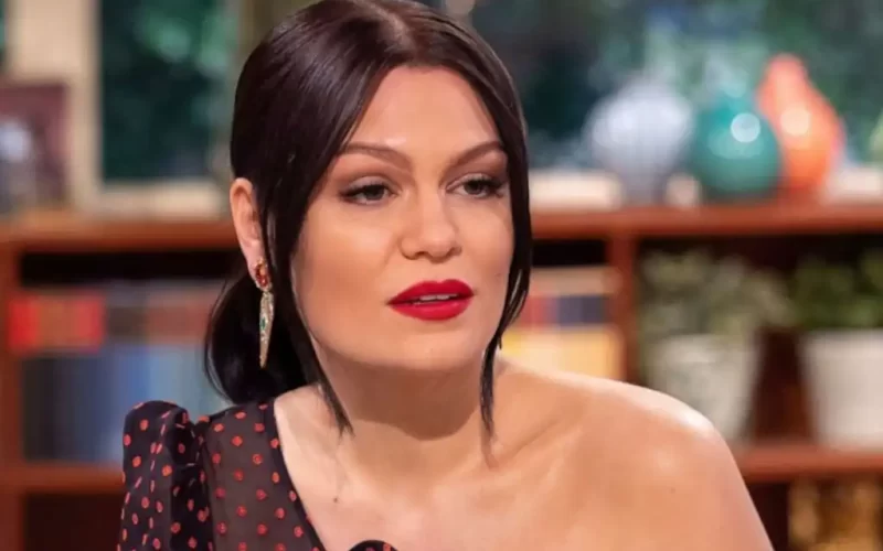 La cantante británica Jessie J reveló que los médicos le diagnosticaron cáncer de mama en etapa temprana y compartió esa noticia con sus seguidores a través de un emotivo video en redes sociales.