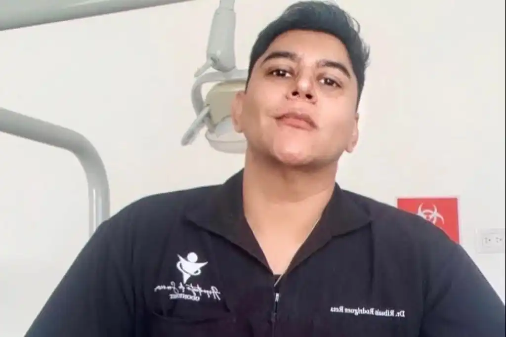 Hombres armados asesinaron a balazos al odontólogo Ribsaim Rodríguez Reta la noche del sábado durante un violento robo en su domicilio, ubicado en el fraccionamiento Costa de Oro, en Boca del Río.