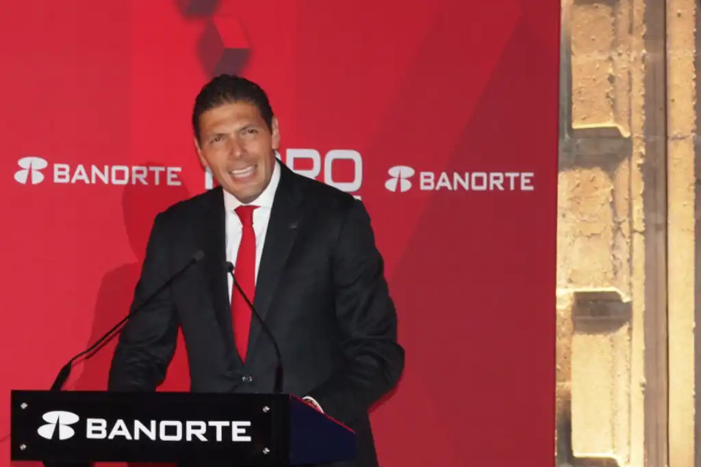 Carlos Hank González, director general Banorte, destacó que su enfoque de “hiperpersonalización” impulsará productos clave como crédito hipotecario, automotriz, de nómina, consumo, empresarial y corporativo, y buscarán consolidarse en el segmento de tarjetas de crédito.