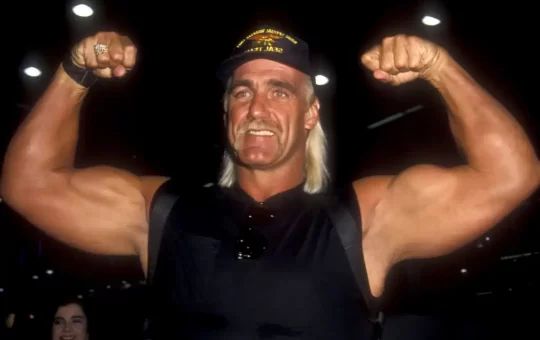 Hulk Hogan, una de las figuras más icónicas y polémicas de la lucha libre profesional, falleció este jueves a los 71 años en su casa de Clearwater, Florida.