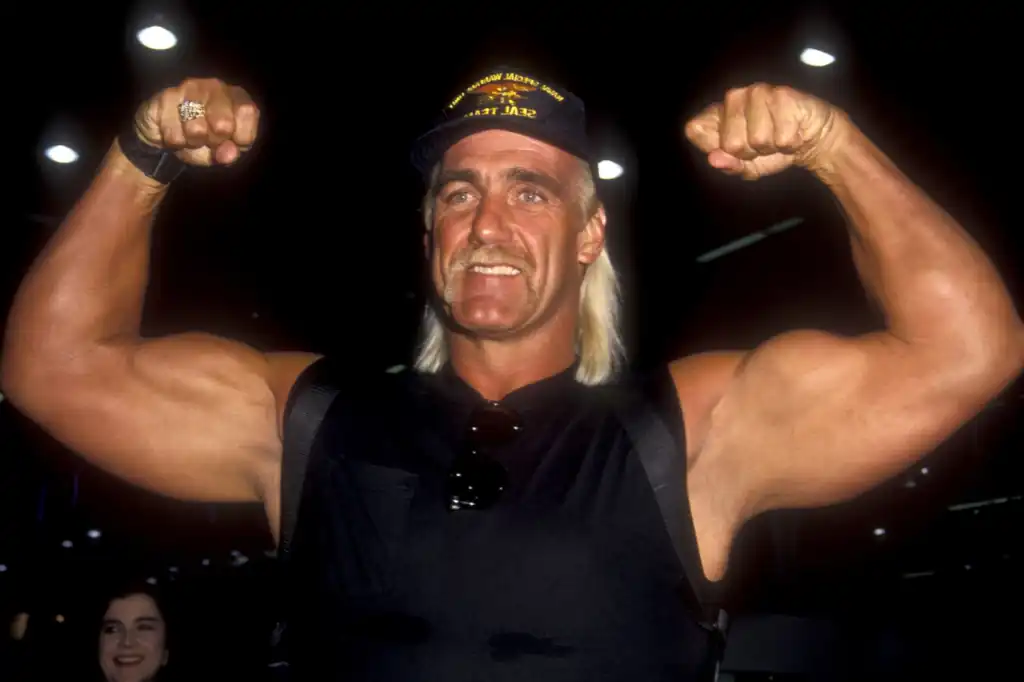 Hulk Hogan, una de las figuras más icónicas y polémicas de la lucha libre profesional, falleció este jueves a los 71 años en su casa de Clearwater, Florida.