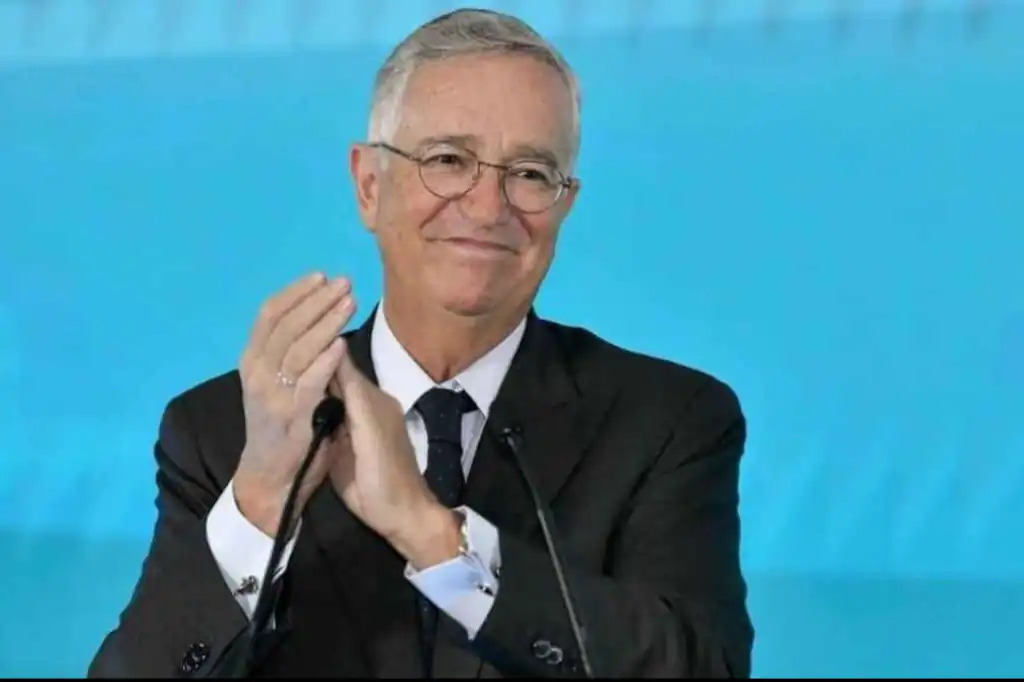 La presidenta Claudia Sheinbaum calificó como “violencia” los insultos emitidos por el empresario Ricardo Salinas Pliego contra las periodistas Sabina Berman, Denise Dresser y Vanessa Romero, al considerar que los calificativos usados fueron misóginos y ofensivos.