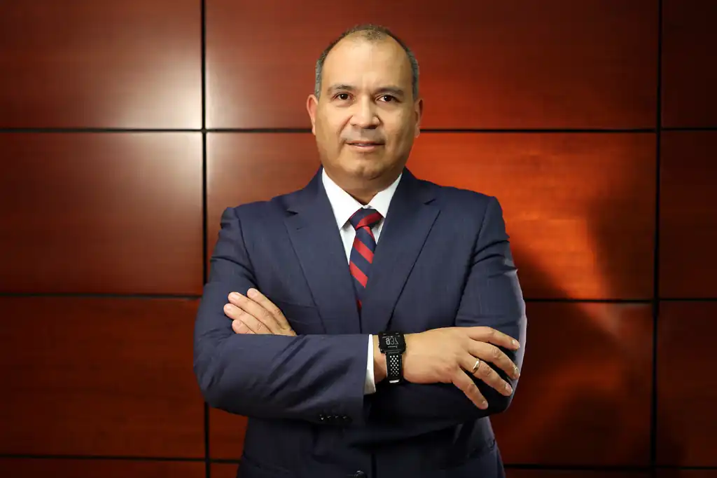 La presidenta Claudia Sheinbaum informó que las autoridades detuvieron en Estados Unidos a Carlos Treviño, exdirector de Petróleos Mexicanos (Pemex) durante el sexenio de Enrique Peña Nieto, y que lo deportarán a México para enfrentar acusaciones por presunta corrupción.