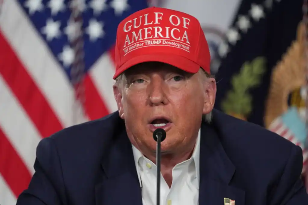 Trump anuncia arancel del 100% a películas extranjeras para “proteger” la industria estadounidense.