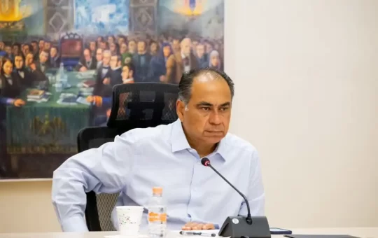 Héctor Astudillo confirma revocación de su visa estadounidense tras críticas a Trump.