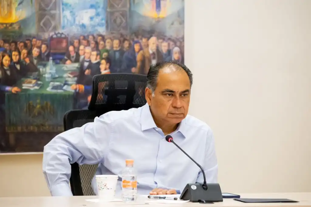 Héctor Astudillo confirma revocación de su visa estadounidense tras críticas a Trump.