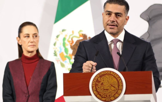 Hacienda bloquea 13 casinos por presunto lavado de dinero y vínculos con crimen organizado.