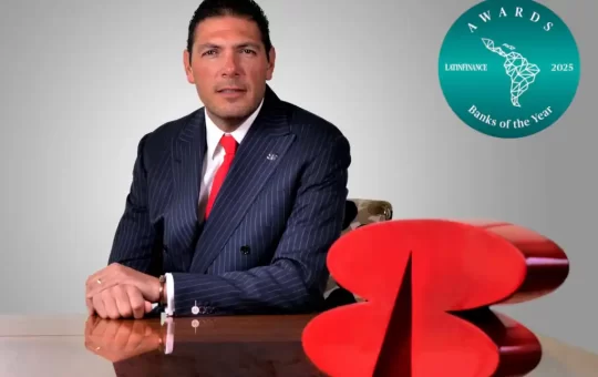 Carlos Hank González lidera a Banorte hacia el reconocimiento internacional en financiamiento de infraestructura.