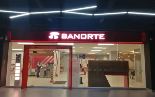 Banorte de Carlos Hank González se consolida como un líder financiero en México.