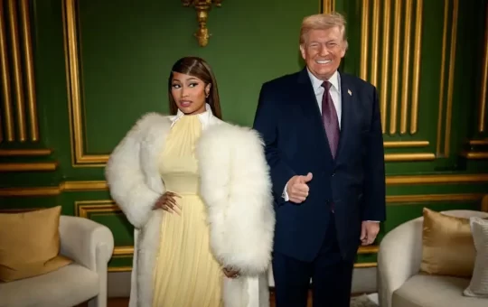Nicki Minaj respalda a Trump en programa de inversión infantil y enfrenta críticas.