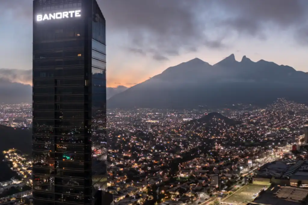 Banorte cierra 2025 con crecimiento en beneficios y expansión de su cartera de crédito