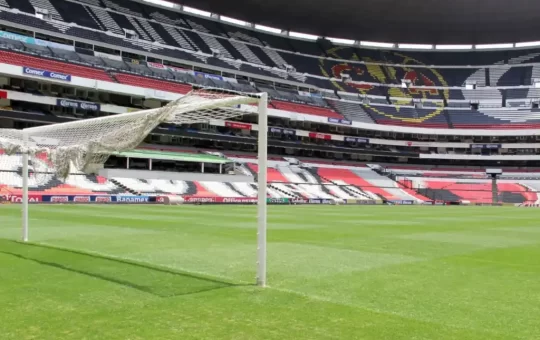 El Estadio Banorte luce su nuevo césped a meses del Mundial 2026.