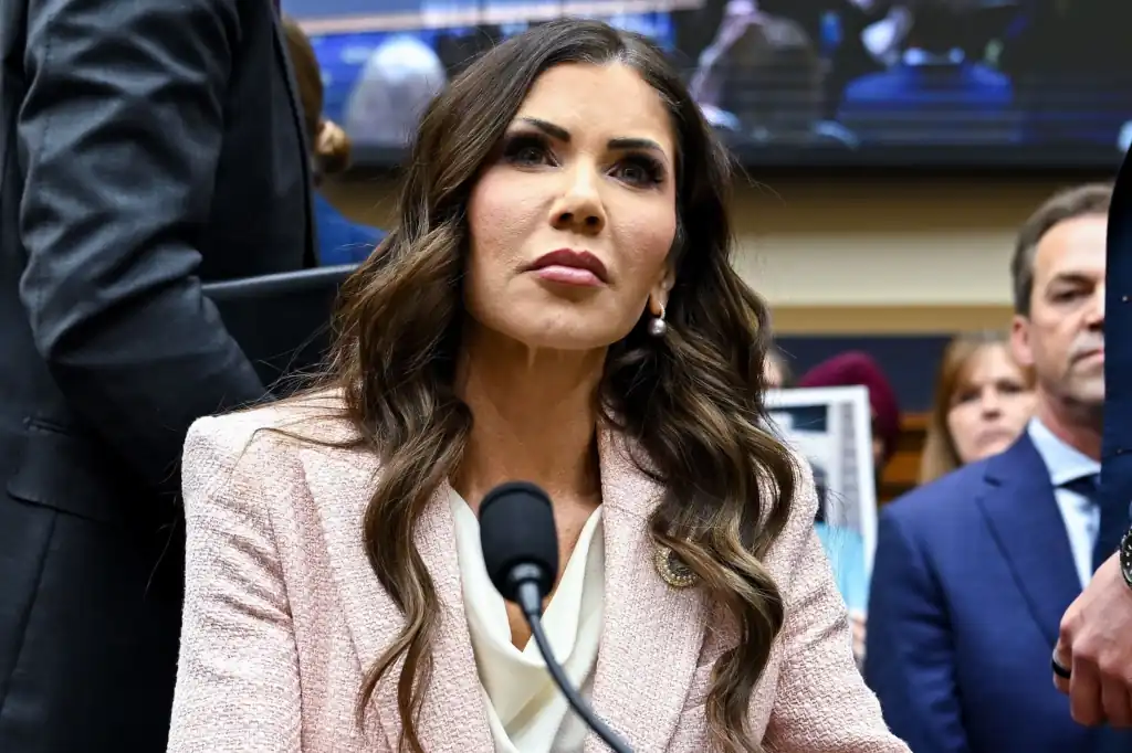 Trump destituye a Kristi Noem tras muertes de ciudadanos en Minneapolis