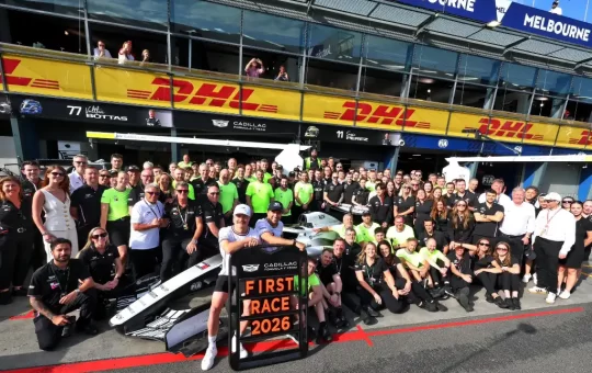 Checo Pérez cumple debut con Cadillac y mira hacia grandes retos