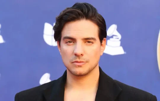 Vadhir Derbez niega acusaciones de agresión sexual y denuncia extorsión