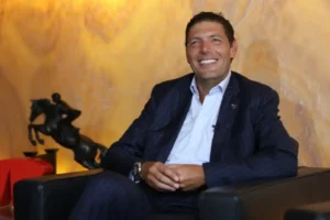 Carlos Hank González recibe reconocimiento de Extel como líder del consejo de Banorte