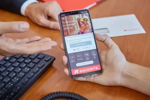 Maya, la asistente con inteligencia artificial que impulsa la banca digital de Banorte