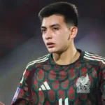 Gilberto Mora se gradúa de la preparatoria tras brillar en el Mundial 2026