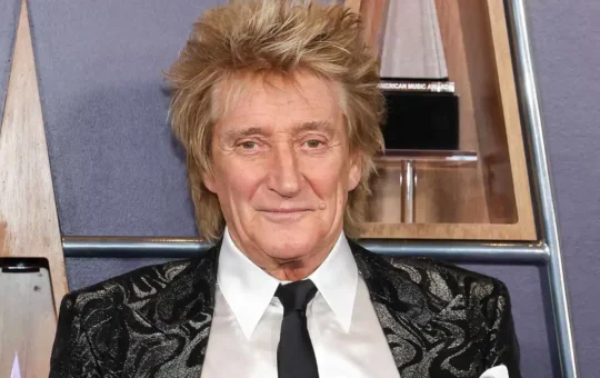 Rod Stewart pausa su gira tras someterse a un procedimiento cardíaco
