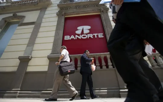 Banorte y Santander toman ventaja en el ecosistema digital bancario