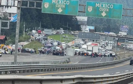 Bloqueo en La Marquesa paraliza la México-Toluca