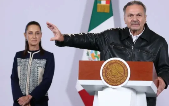 Octavio Romero Oropeza defiende su salario y patrimonio tras cuestionamientos por sus ingresos