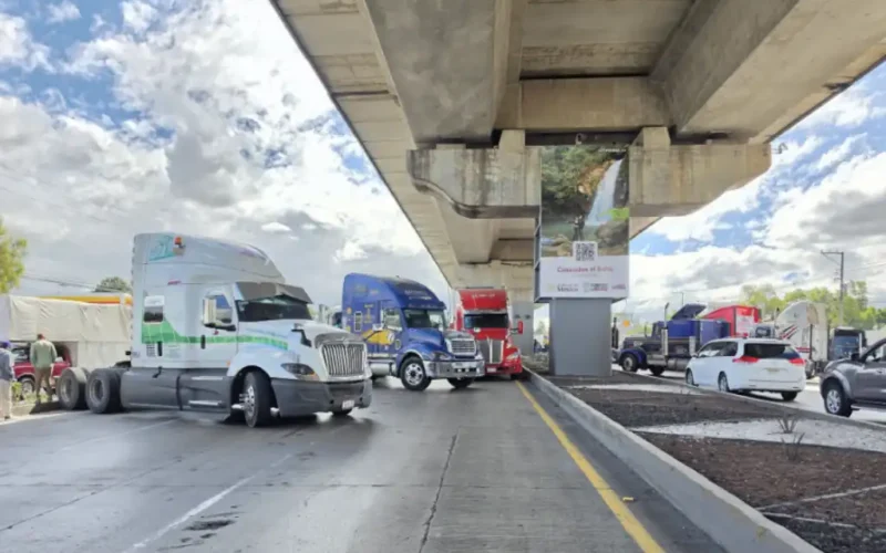 Bloqueos de AMOTAC afectan autopistas y carreteras de Puebla