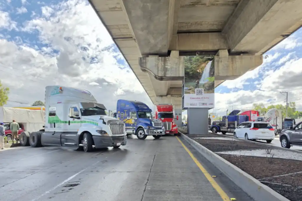 Bloqueos de AMOTAC afectan autopistas y carreteras de Puebla