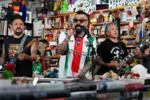Panteón Rococó lleva su ska al Tiny Desk