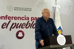 Gobernador de Baja California Sur llora al defender el sueldo de su hija
