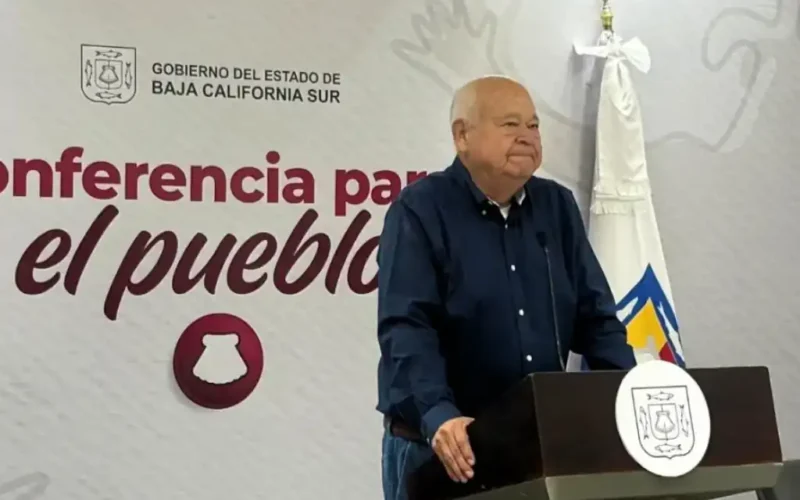 Gobernador de Baja California Sur llora al defender el sueldo de su hija